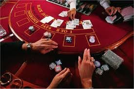Meja Texas Hold'em Bonus di studio kasino tiketjepe dengan dealer profesional